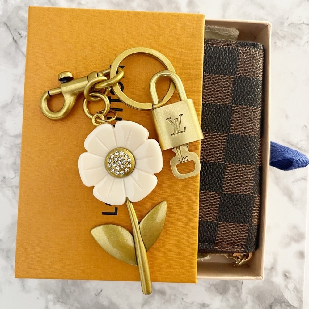 LOUIS VUITTON PadLock & Key #305 with Unbranded Gold Flower Rhinestone Key Chain